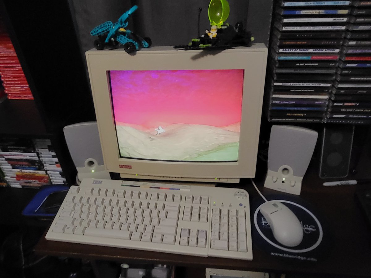 devswz's tweet photo. So, this is Skeleton. It's a 2003 #IBM a50 case/mobo that I found on the side of the road a few years back.
it was in terrible shape when I found it so it got a new beige paint job and a fresh install of #win98se.
Case and mobo are stock, but everything else I customized. Specs: https://t.co/GU3B20hG16