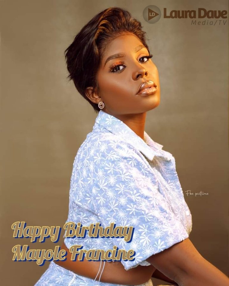 LauraDaveMedia's tweet photo. PEOPLE : Mayole Francine a un an de plus ce jour.
Aimée du public pour l'authenticité tant de son teint que de ses contenus, Mayole Francine est une Web humouriste camerounaise.
Ensemble souhaitons lui un heureux anniversaire.
#humouristes #Cameroun https://t.co/S1xYvggHdd