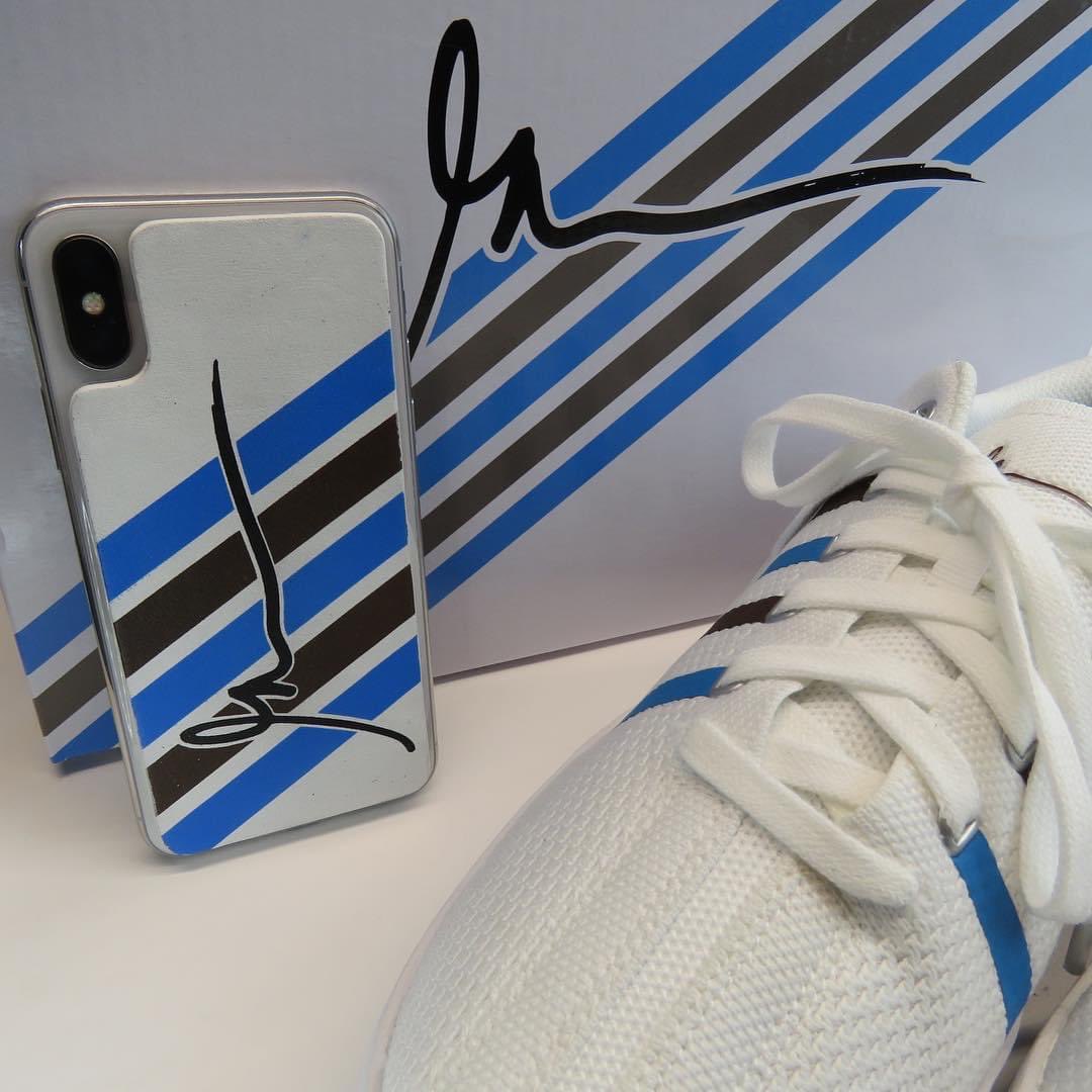 AIRSTIKbrand's tweet photo. 4 years ago make this matching iPhone cover to match my #cloudsanddirt @garyvee @TeamGaryVee @vaynersports https://t.co/gOt7dxkTpo