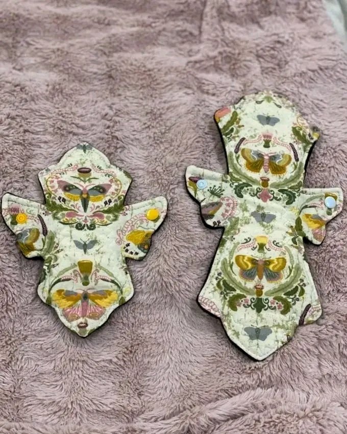 sheecopads's tweet photo. Plastic snaps on the wings keep the pad in place.

Product 👉🏻 Butterfly Reusable Pads

For more details visit
https://t.co/wlzRNI4pc1

#sheecopads #sheecoresponse #pads #womenpads #africanpads #Reusablepads #menstruation #menstrual #hygiene https://t.co/ZJtJ8HYlnJ