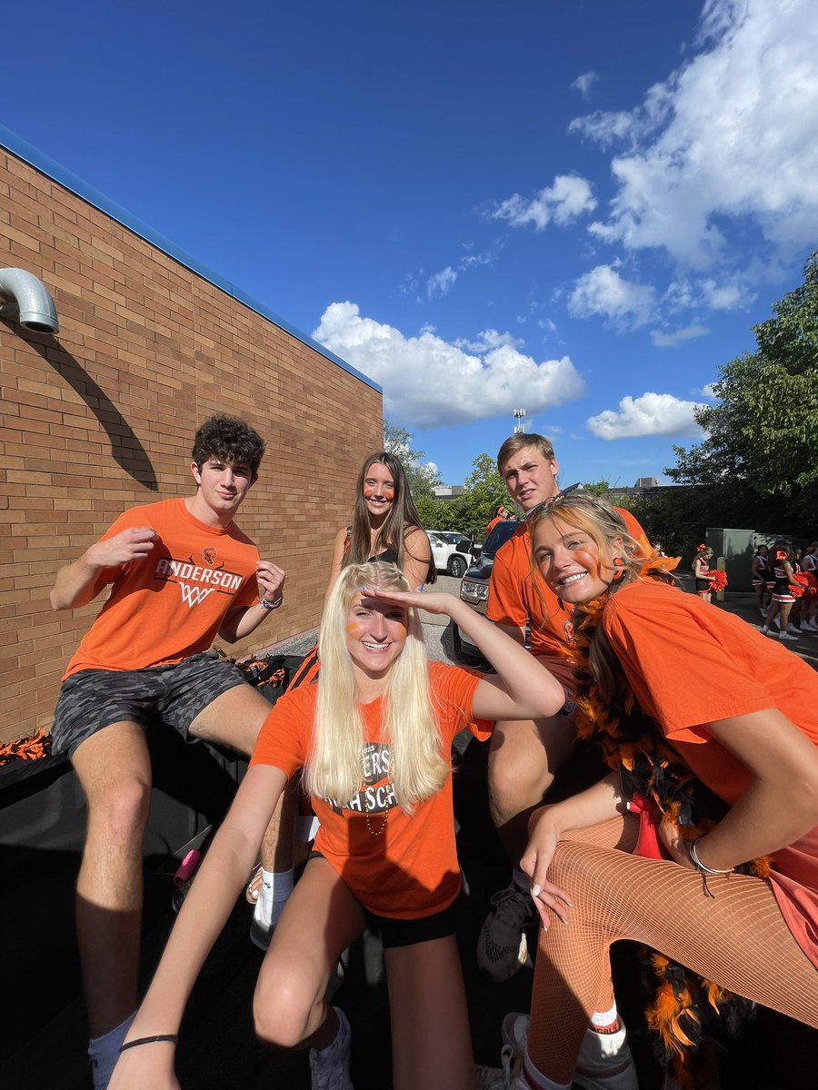 AndersonFBLA's tweet photo. FBLA in the homecoming parade!!🔥🏈💃🕺#raptors #fblafun https://t.co/lQCSgdIbf8