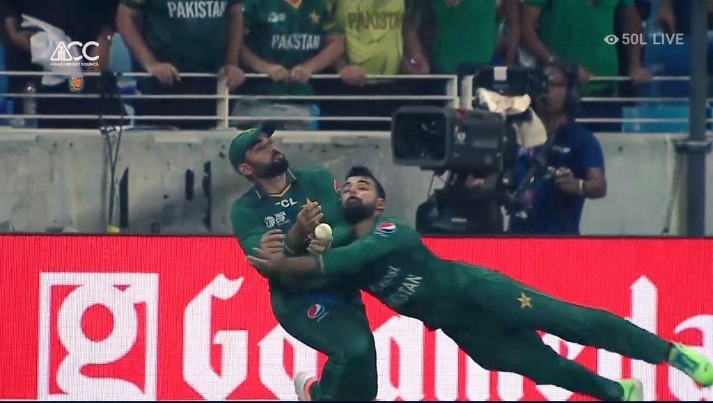 eyesajju's tweet photo. Everyone is Gangster until real Gangster arrive @76Shadabkhan
#PAKvsSL #AsiaCupT20 #AsiaCup #shadabkhan https://t.co/5KRkpBLoh6
