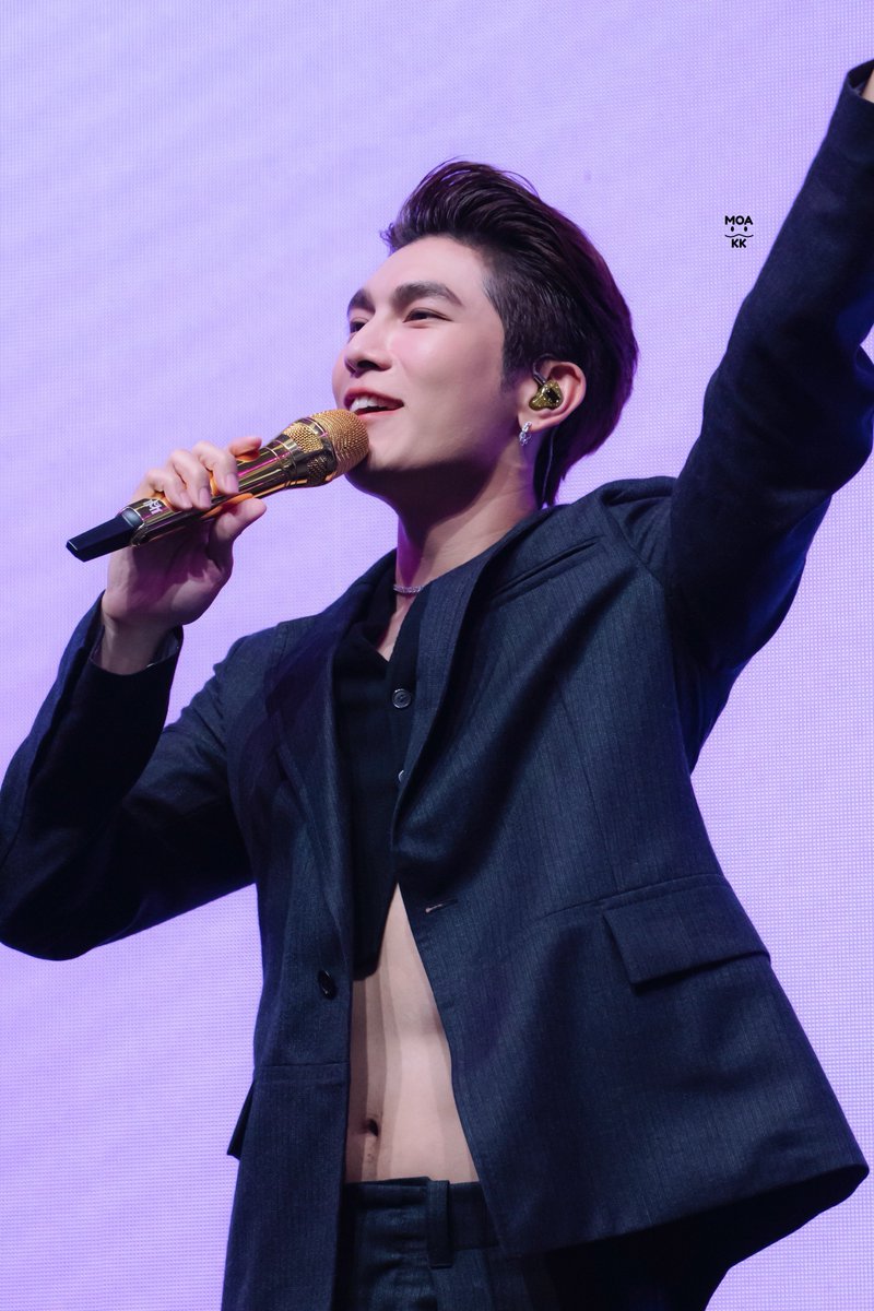 MOA_KK's tweet photo. My favorite artist 🤍🫶🏻

ALL FOR LOVE WITH MEW

#PraewCharity2022 
#ForeverLove 
#ForeverLove_MewSuppasit 
#MewSuppasit 
#มิวศุภศิษฏ์ 
@MSuppasit https://t.co/JVjWofzyys
