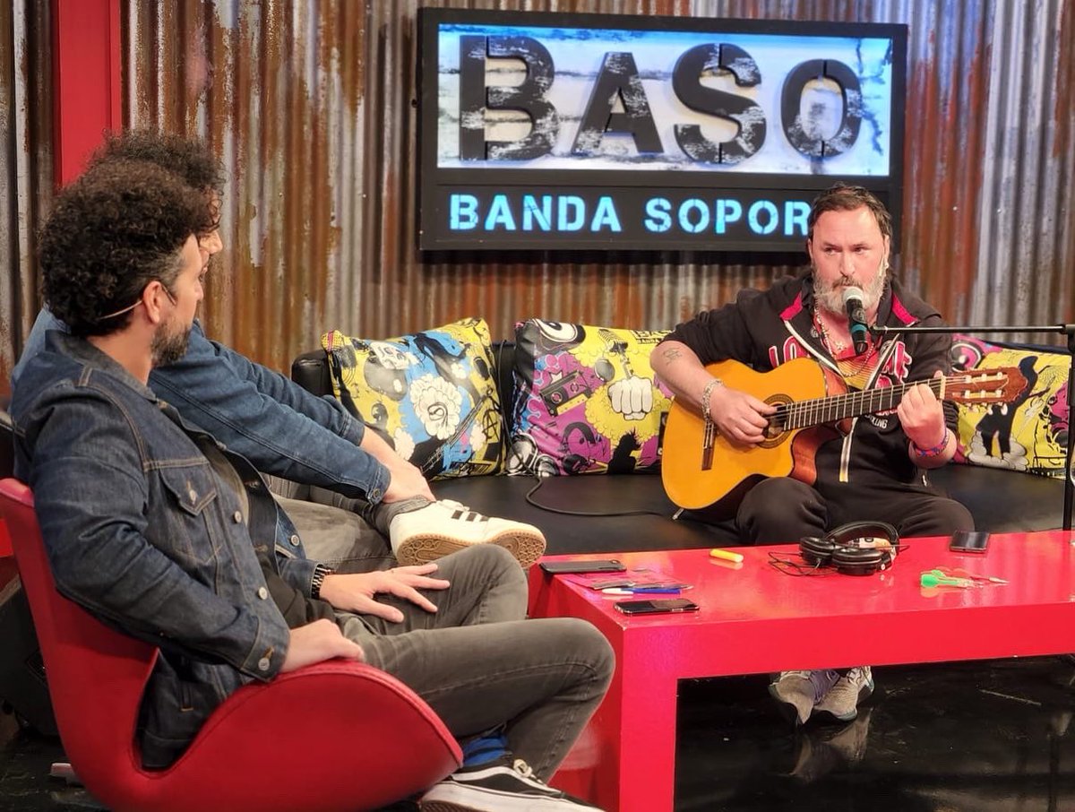 HOY a la medianoche tenés la última chance de ver este programón de <a href="/bandasoporte/">Banda Soporte</a> por la pantalla de <a href="/quieromusicatv/">QUIERO</a> con <a href="/mamitapeyote/">Mamita Peyote Oficial</a> y <a href="/NicoLandaOK/">Nico Landa</a>!
Domingo 24hs. en la tele, o en YouTube cuando quieras 💪🏻