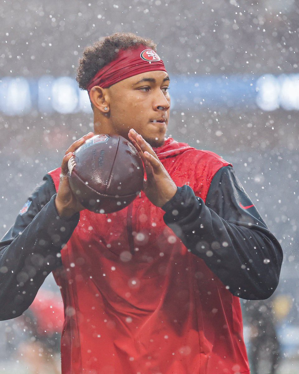 49ers's tweet photo. Football weather 🌧 #SFvsCHI https://t.co/6w1lVQIuBc