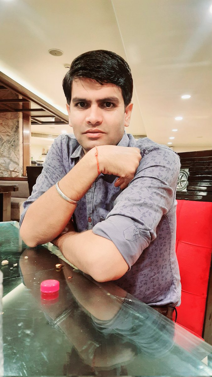 MaheshK17631527's tweet photo. "पूरी दुनिया जीत सकते है संस्कार से,
और जीता हुआ हार सकते है अहंकार से" https://t.co/FfeU3g2DFp