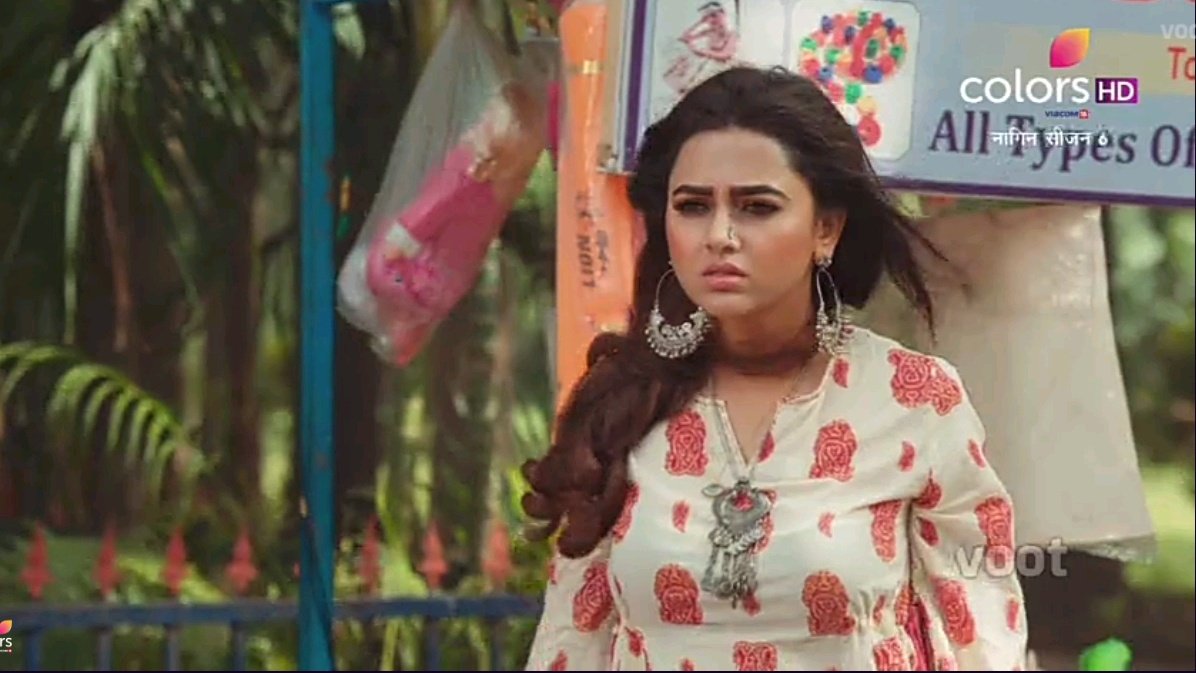 MasterBoyAK's tweet photo. If you say Versatile,I hear #TejasswiPrakash 👑⚡

Whether its mature #Pratha or a cute #Prathna she played both roles tremendously outstanding, that Been moment is the highlight of the episode 👏

#TejaTroops #Naagin6 #Naagin6WithTejasswiPrakash @itsmetejasswi https://t.co/n92SbF5Uhe