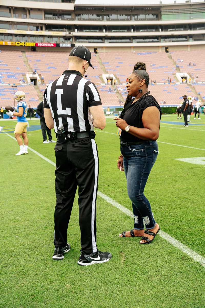 MsLaToyaMonique's tweet photo. Football - my HAPPY PLACE! Doing what I love at the iconic Rose Bowl Stadium! Special shout out to the Alabama Law Enforcement Agency for our always taking care of me and my team! #FemaleInFootball #FootballOps #WomenInSports #TheCoachesCoach https://t.co/0QTqRqWNvI
