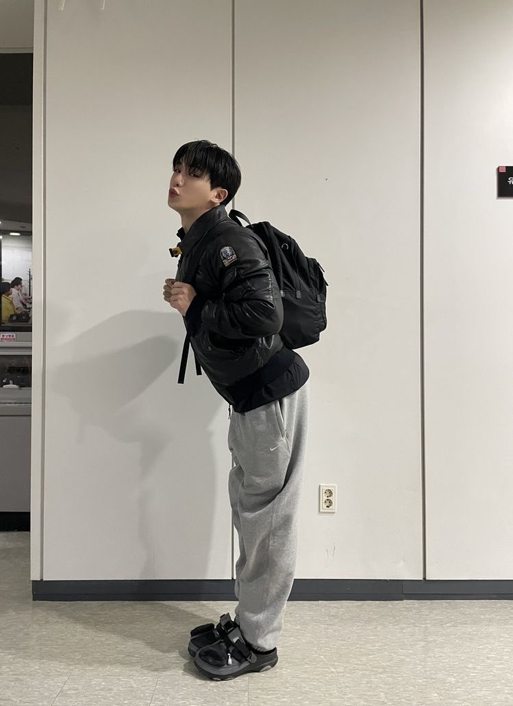 WHLOOKS's tweet photo. #WONHO #원호 @official__wonho https://t.co/g7Xx4JQX2b
