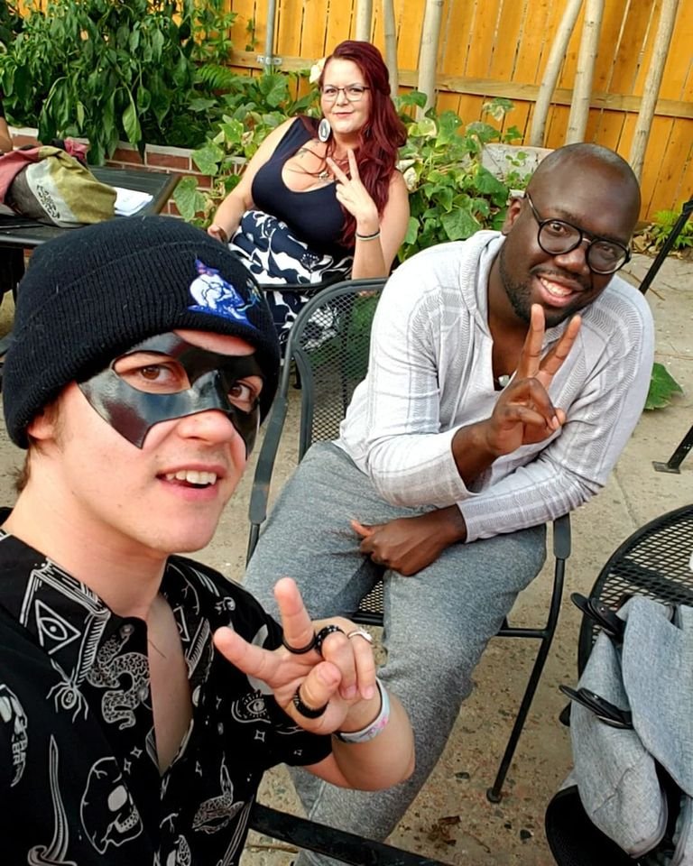 McAmberdawn's tweet photo. Real community treats each other with kindness and equity, we are not in competition we are here to uphold, share & listen.
#ColoradoArtists
#MorganJCox
#Andrew
@VoodooTrunk
#Mothership
@ItsaTradeThing
#madfreshproductions
#kuyawisdom
#brandon & a bunch of other awesome ppl. https://t.co/DybjpAj1CM