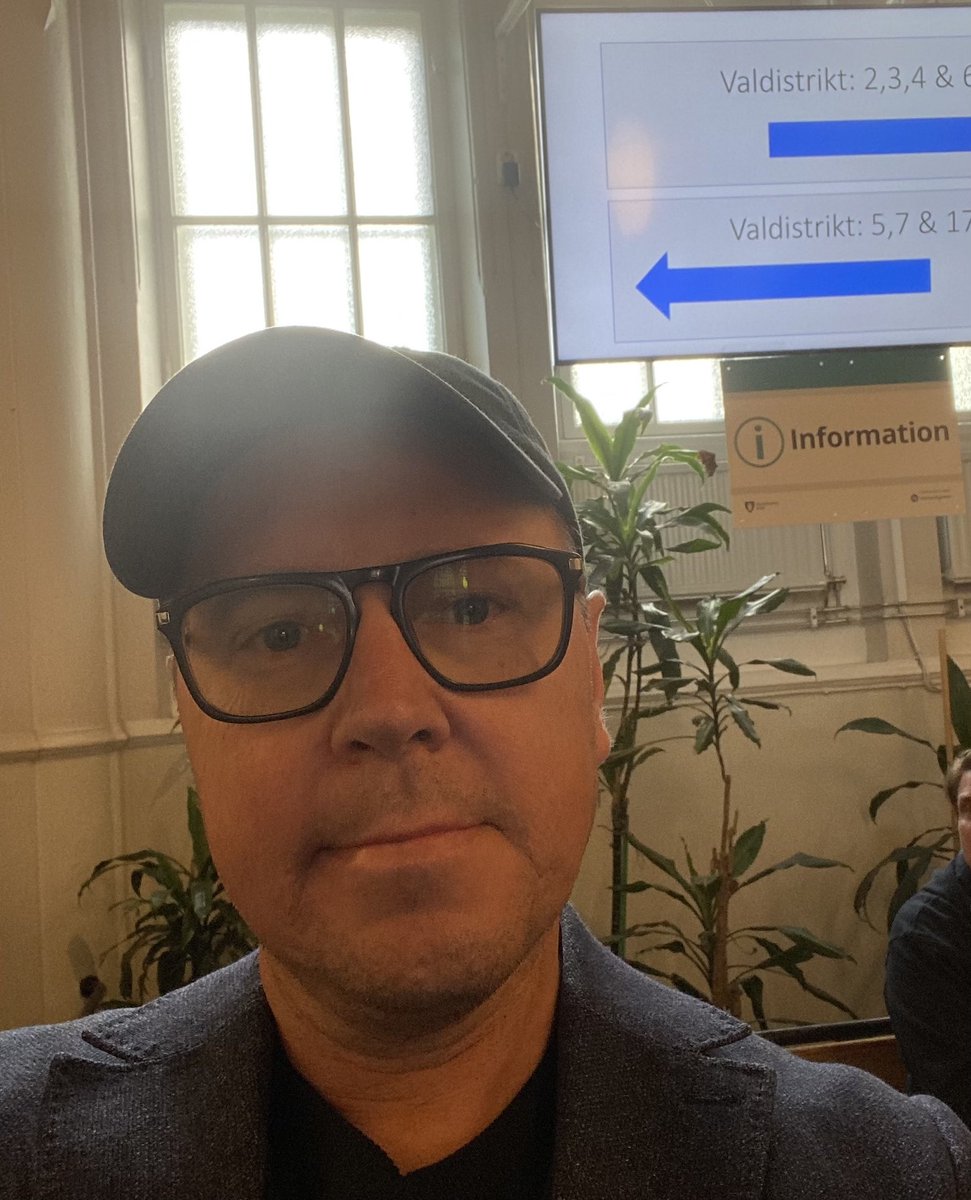 Dagens val var enkelt. Jag valde Freja när jag skulle identifiera mig i vallokalen. 🇸🇪👍Har nu klarat mig i två år utan plånbok - bara mobil - med Apple Pay för betalning och Freja som ID 🤩