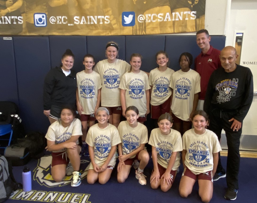 MTEliteDucks's tweet photo. Congratulations to Ducks 6th grade Topaz on going 4-0 and winning the Emmanuel Fall Classic this weekend! Topaz used great ball pressure and dynamic passing to lead them to an undefeated weekend! #MTEDFamily #TalentedTopaz #SpaceandPace https://t.co/Oea2xoWEPd