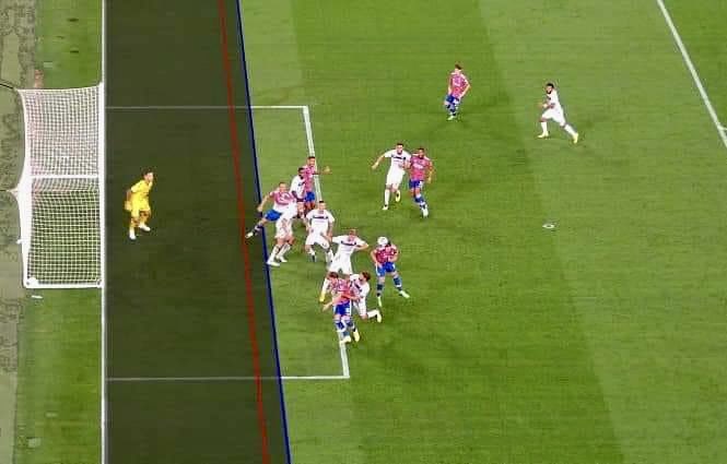 fimmy1's tweet image. What VAR sees | what really happened 
#JuveSalernitana #VARfail
#SerieA