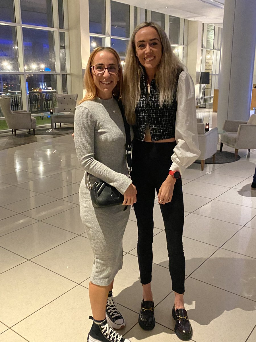 rebecca_large's tweet photo. @EilishMccolgan Fab meeting you Eilish, true inspiration to me as a runner  especially with London marathon coming up! Thankyou for stopping for a picture ❤️ https://t.co/vXpOv5AFU1