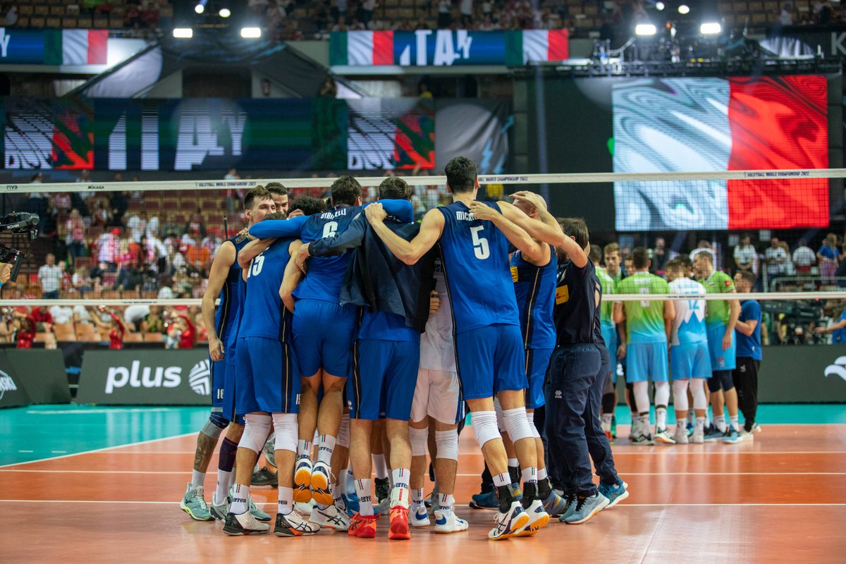 Eurosport_IT's tweet photo. A CASA LOROOOOOOOOOOO

#MWCH2022 | #ItaliaPolonia | #Pallavolo https://t.co/yYMvb9gIYB