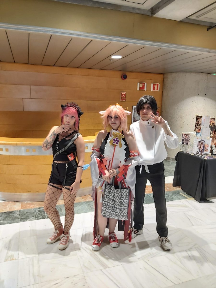wihzark's tweet photo. Gracias @0mega_Ace por salir conmigo en las fotos porque yo no me atrevía a pedirlas a los cosplayer
#japanweekend 

Pd: wapo https://t.co/MIEozd2tsG