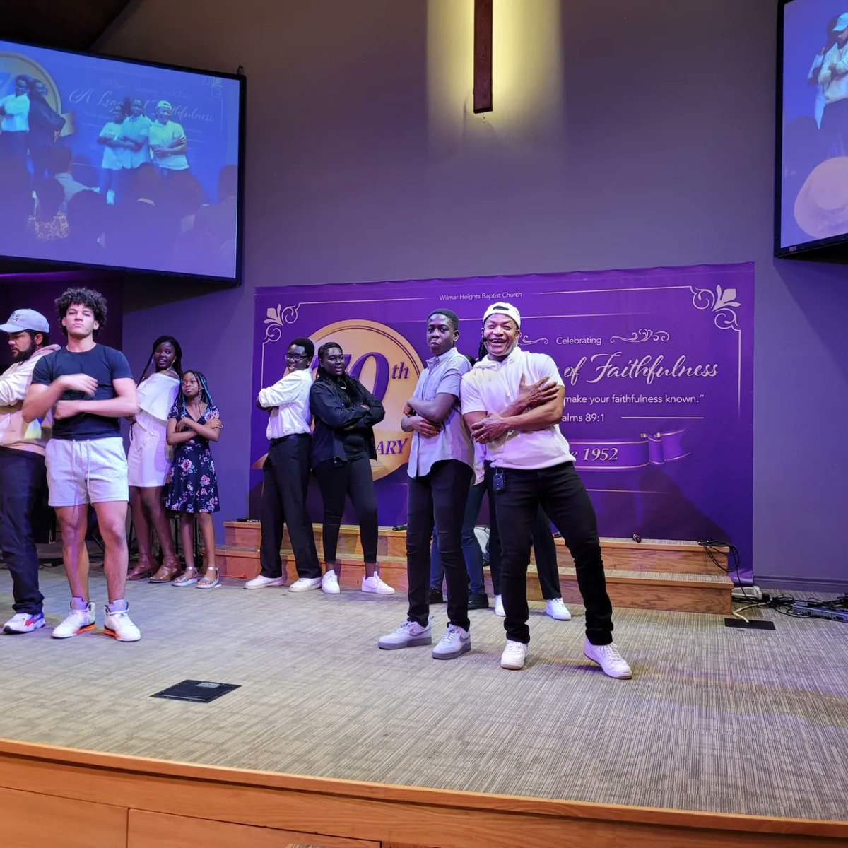 drtai2's tweet photo. It was a blessing at Wilmar to have our hometown kid @TorontoArgos RB @danieladeboboye share his Story for God's Glory with our Camp Imani Youth alongside with Recording Artist @ErrolLeemusic bringing the House down! Thanks for ministering to us so powerfully! #Back2ChurchSunday https://t.co/3Ec4rqx4Gx