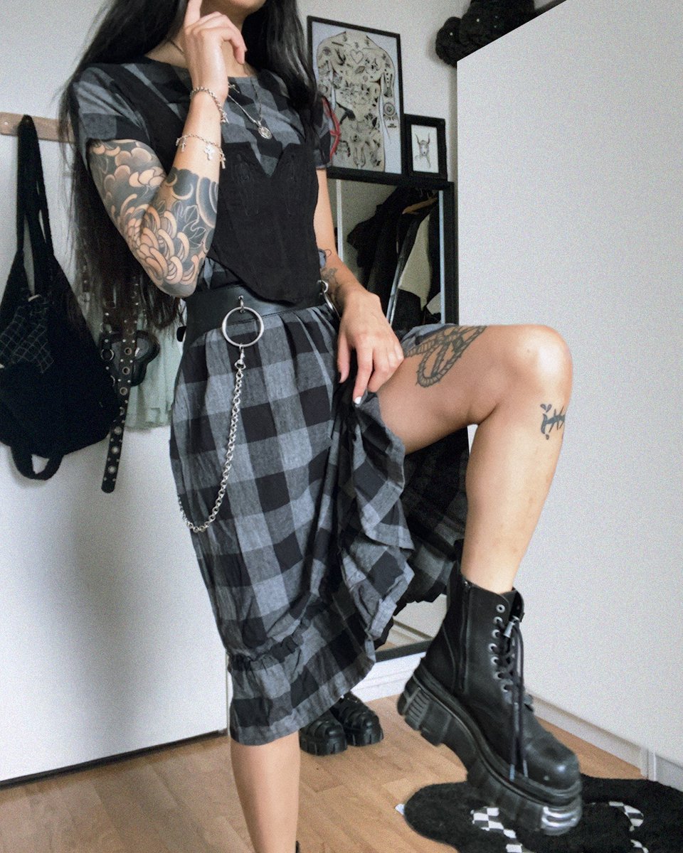 disturbiaco's tweet photo. A corset over a dress is 𝒶𝓁𝓌𝒶𝓎𝓈 going to be a good look. 🖤

📸@metroapero

https://t.co/FxFqdF17aY

#disturbiaclothing #darkaesthetic #altfeed #gothgrunge https://t.co/zE0viLvj9G