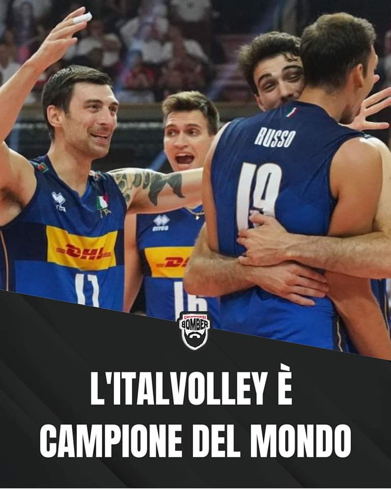 ChiamarsiBomber's tweet photo. La pallavolo italiana è sul tetto del mondo dopo 24 anni 🇮🇹🥇 #italvolley #VolleyballWorldChampionship https://t.co/kQsTeRy5vr