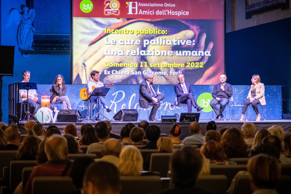 buon_vivere's tweet photo. Prima anteprima di #bv22!
L'ideatrice del #BuonVivere @monica_fantini ha accolto al S. Giacomo Mons. Erio Castellucci, Arcivescovo di Modena-Nonantola, Augusto Caraceni di @IstTumori e Marco Maltoni, coordinatore della Rete di Cure Palliative della Romagna. https://t.co/p3LdYFwToa