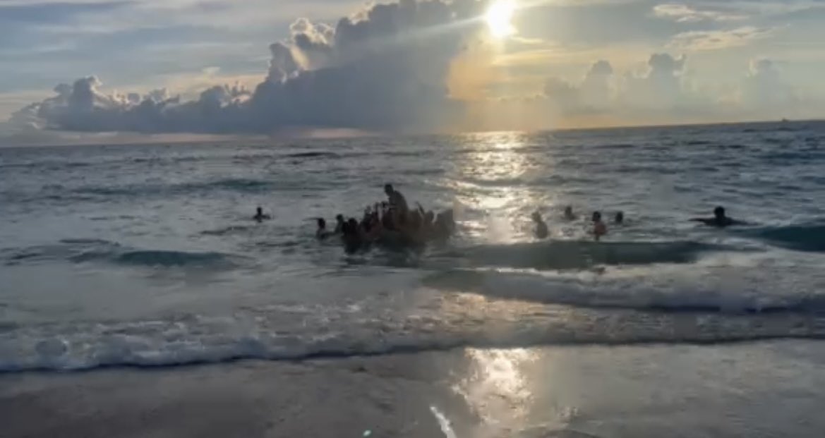 Day 1 of beach workouts 2022 in the books. Very Excited for this group! <a href="/KeiserBaseball/">Keiser Baseball</a> #Welcometothebeach 💪🏼🏝☀️