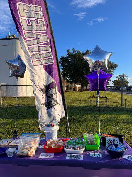 Jbaker1793's tweet photo. RRHS XC has great parents! From drinks, to a spread after they run! Thank you parents! @rrhsknights @RRGirlsWts @Principal_Fivay https://t.co/Uil8kP5bYi
