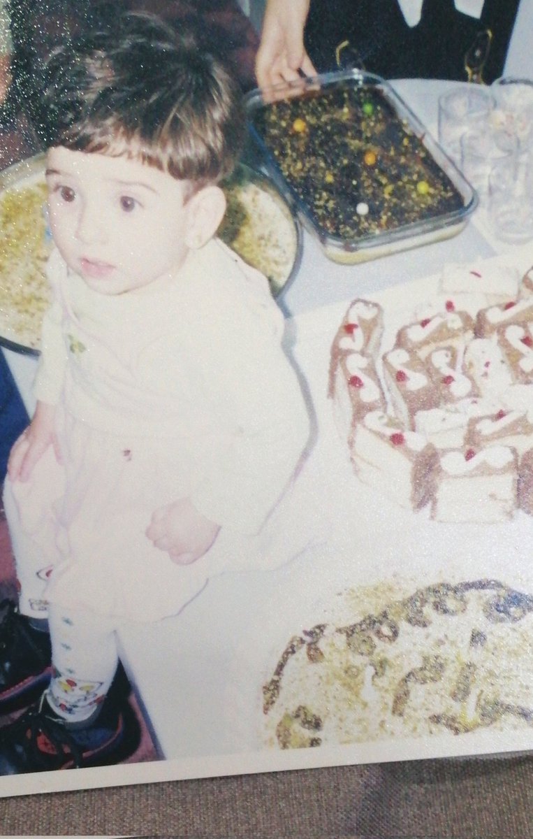 MaramBashayreh's tweet photo. Childhood days. 😩🖤
My first birthday. 🍰🖤
#_mashallah . 🥺🖤 https://t.co/inAqTDU8tJ