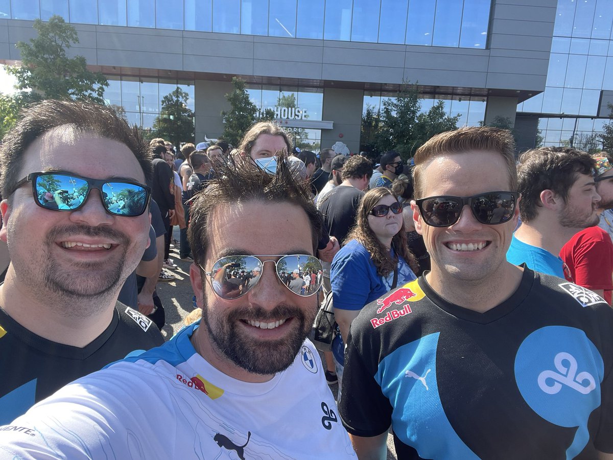 It might be overcast but it’s still a Hot Fudge Sunday in Chicago! #C9WIN #LCS