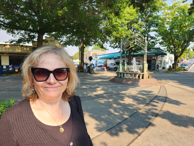 A beautiful day!  Like and RT 😊😃 @MarieRocksxxx  https://t.co/G2S22kpHMK https://t.co/rWF3wsz7iB<a class="tags" href="/tag/marierocksxxx">@marierocksxxx</a><a href="/tag/seattle"class="tags"><span>#seattle</span></a><a href="/tag/queenanne"class="tags"><span>#queenanne</span></a>