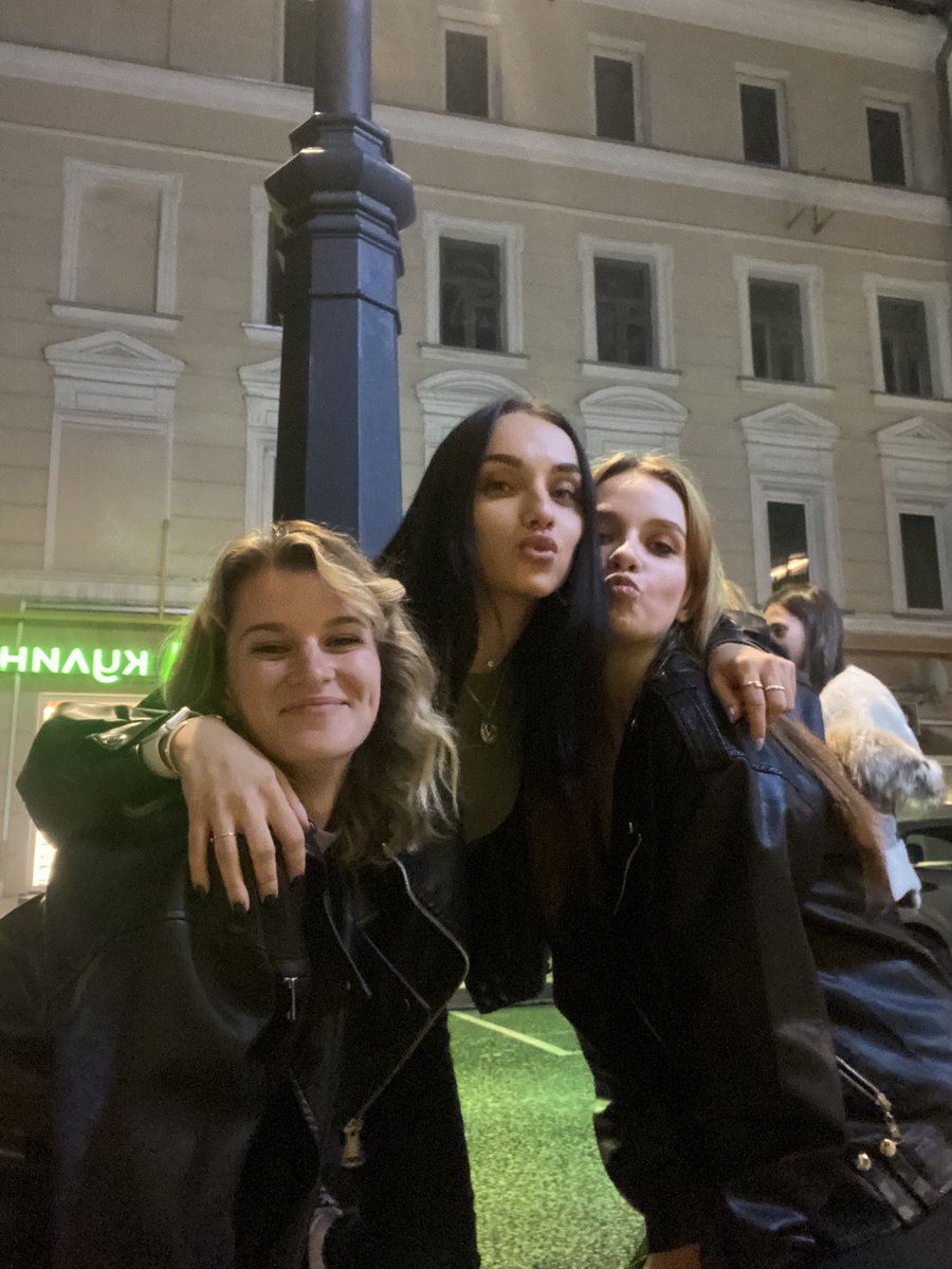koptelinad's tweet photo. Перекур бригады @OwlsFox 
@m_sterligova https://t.co/EykUcMNDsH