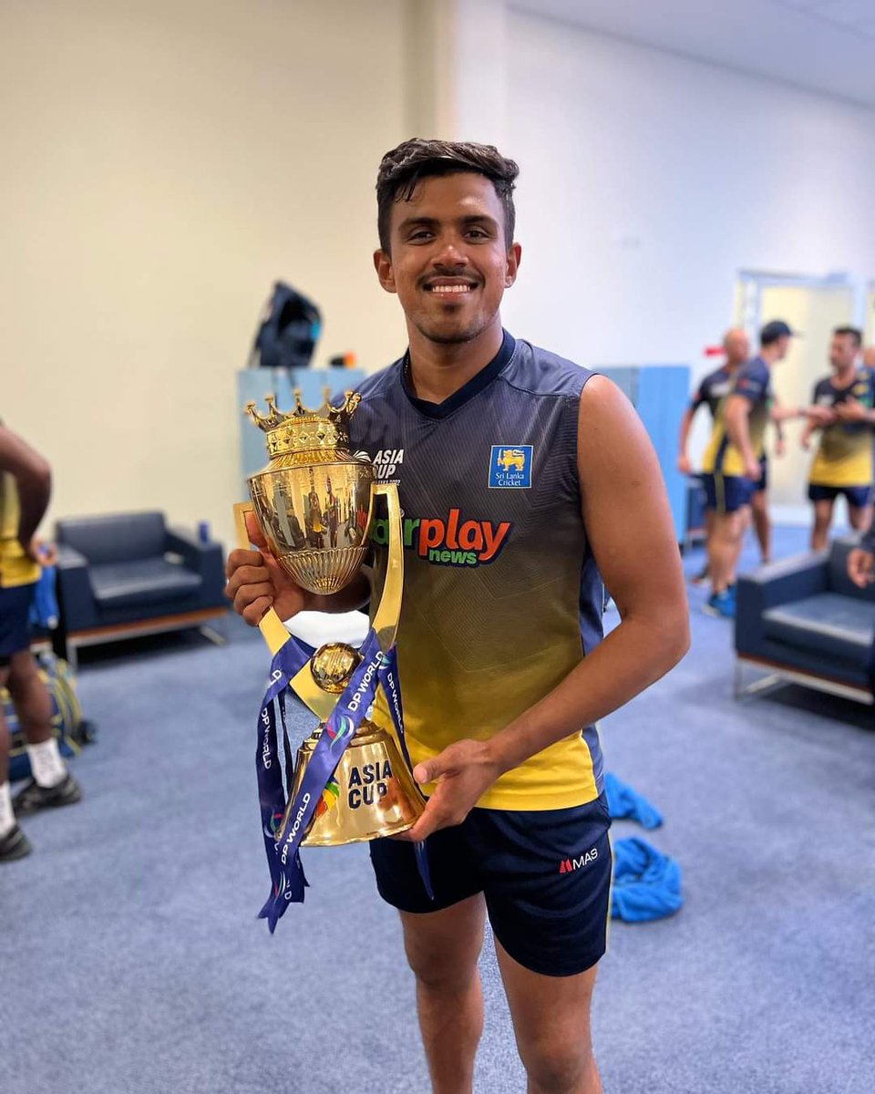 maheesht61's tweet photo. Told ya we got 11 brothers 😉❤️🇱🇰, the Kings of the dessert 😎 🐫🇦🇪
#championsofasia https://t.co/6KAjI42oUb
