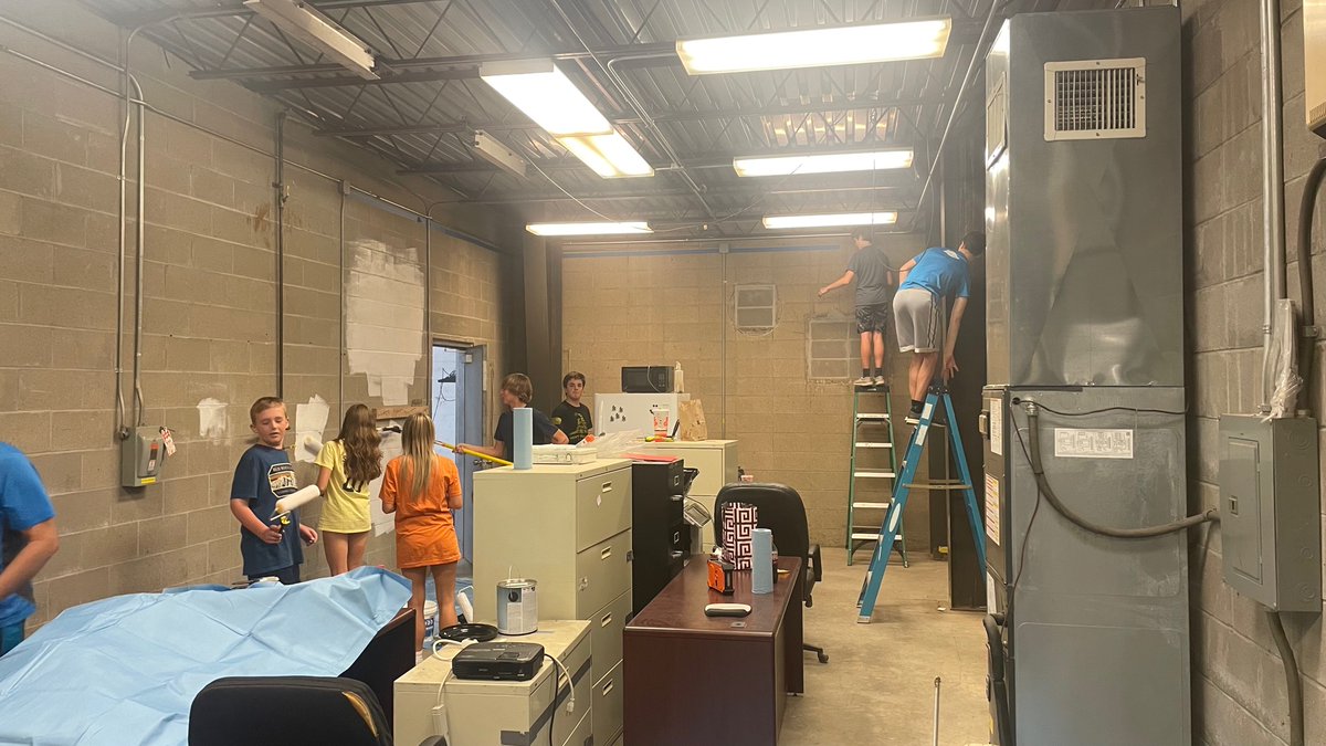 RoboKaiRobotics's tweet image. Thank you to @BakerConcrete for the amazing new space 🧡

Team hard at work personalizing the space… updates to come🔥