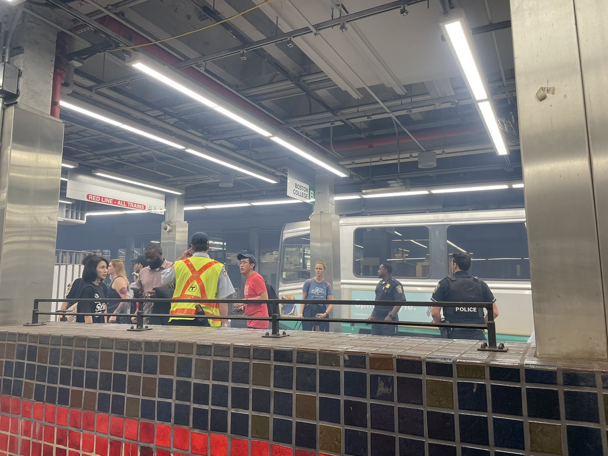 embstead's tweet image. Got off the red line at Park Street just in time for the explosions earlier. Almost got trampled as people fled. Just moved to the city and paid for a monthly pass yesterday 😂 #mbta #baptismbyfire