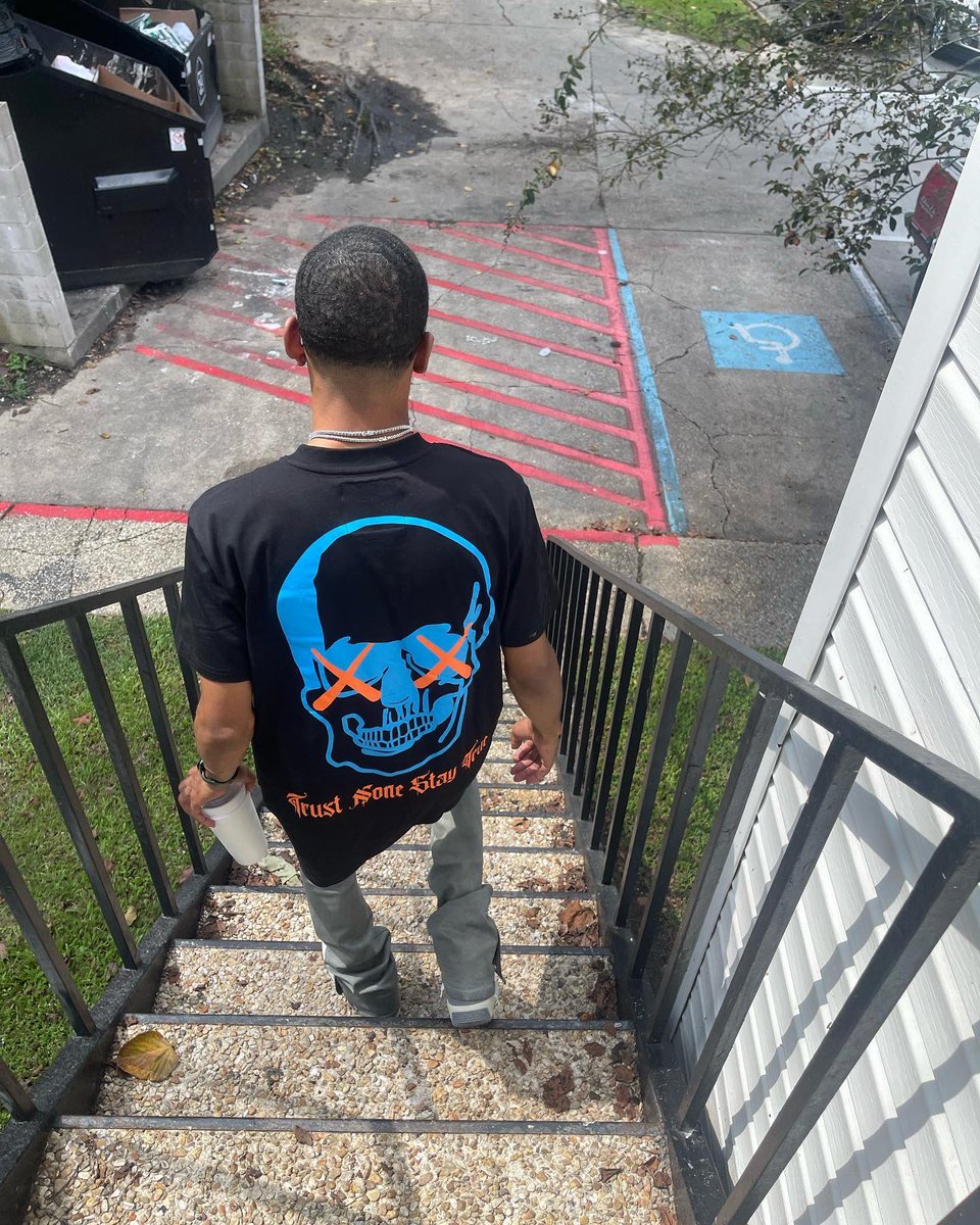 Kxng23_'s tweet photo. Tennis chain be Bussin on my neck that’s why she looking boy!🩸 #DesignerRecordsCeo #NewSingleOtw https://t.co/Qun5tIGn5k