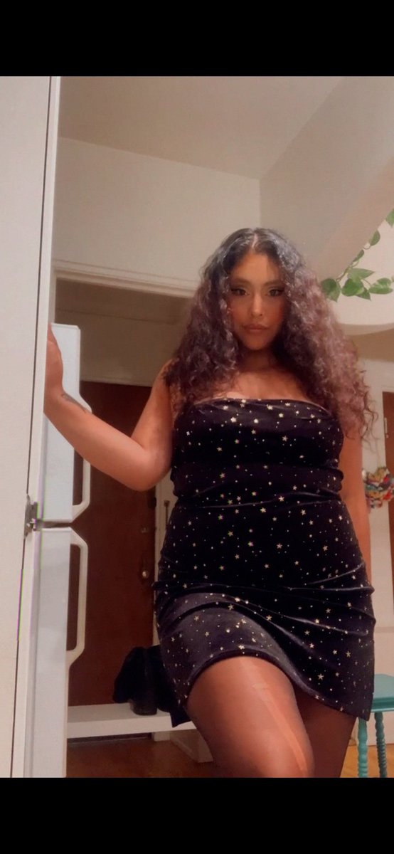 Jessreilly19's tweet photo. Last night 🔥 
#onlyfans #onlyfansgirl #subscribe #sexyposts👅 #personalvideos #feelingcute #curvygirl #model #sexycontent #newcontent #newcontentcreator #thickbabe #videocontent #newpost #curvywoman #latina #selfie #positivevibes #onlyfanspromo #promo #followforfollow https://t.co/5xibFwY3WI