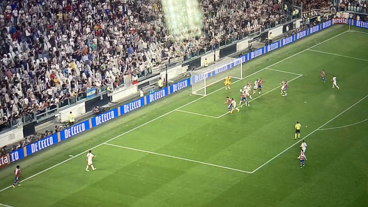 #Candreva (in basso a sinistra) tiene in gioco tutti? #Juventus #JuveSalernitana