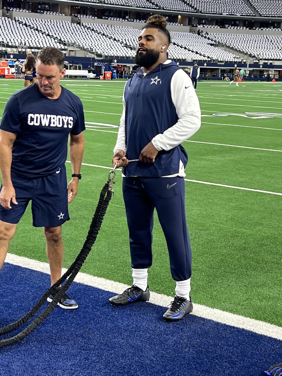 WerderEdNFL's tweet photo. #Cowboys Ezekiel Elliott looks trim and muscular. He had only 13 rushes vs #Bucs Week 1 last season. When I asked Dak Prescott about approach tonight, he said, “We’re going to run the ball. Forget their box counts if they want to load it. We've got runs for that.” https://t.co/lr3K0l0idL