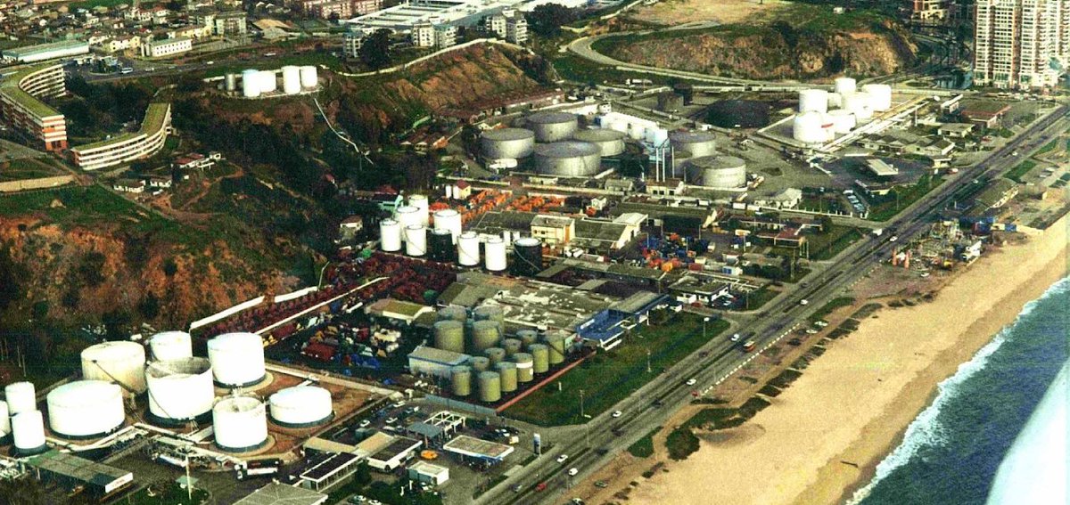 proncagliolo's tweet photo. 1. Sabemos que la biorremediación se puede implementar en diferentes fases o técnicas. La técnica de biorremediación EX SITU genera diversas externalidades negativas. Es decir, llevar las arenas contaminadas con hidrocarburos y metales pesados a la superficie para su tratamiento. https://t.co/OrfMSpgN5H