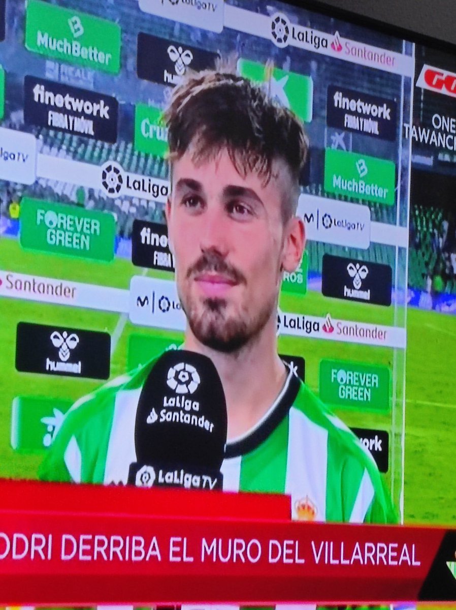 dingobetico's tweet photo. "YO SOY EXTREMO DIESTRO Y SABÍA EN EL PALO QUE IBA A ACABAR EL BALÓN DE LUIZ HENRIQUE, QUE ES ZURDO. TODO LO QUE SEA QUE EL BETIS GANE, ES BUENO, A SEGUIR Y VAMOS POR MÁS" @rodrisanchez_10 , RODRI QUIERE COGER LA BATUTA, DÉJENLE, NOS DARÁ MUCHAS ALEGRÍAS #betis #news https://t.co/83zRWml6U7