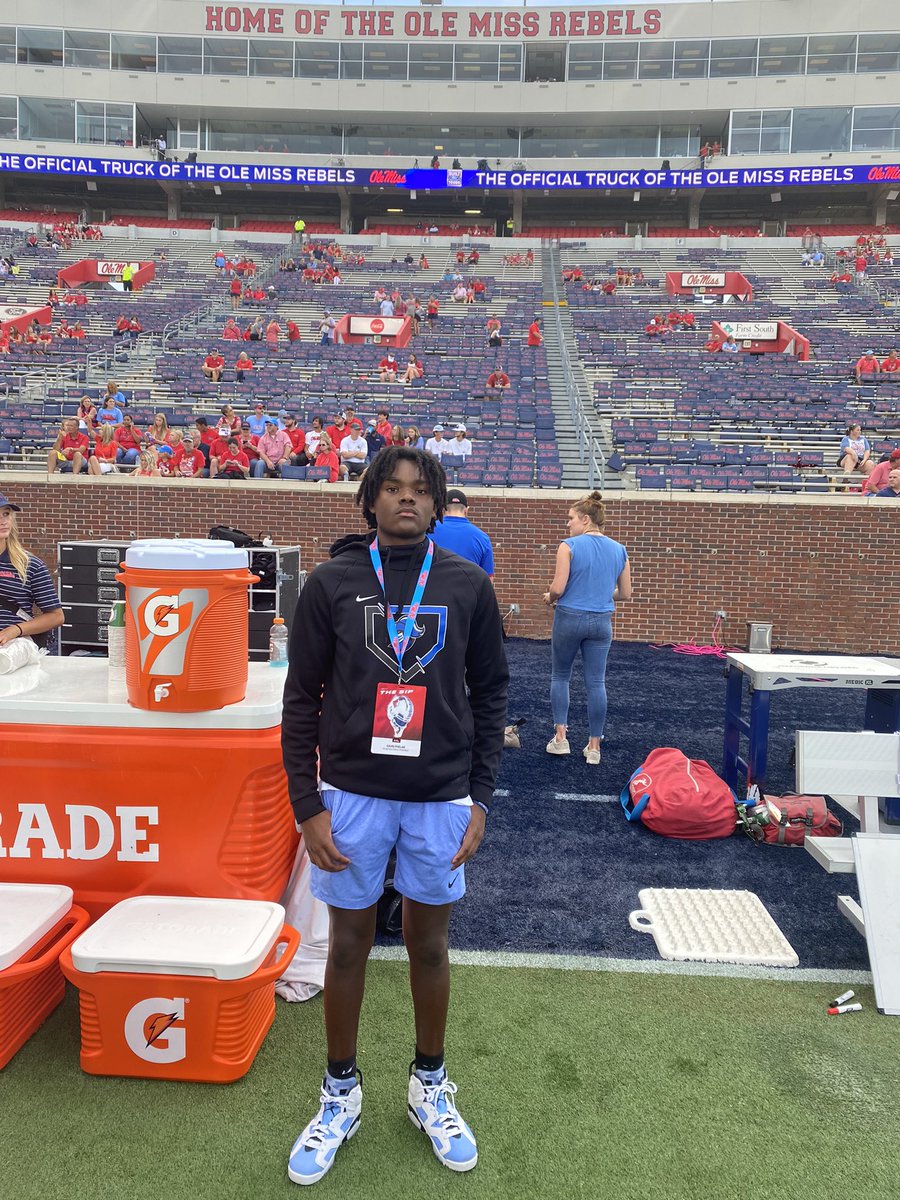 1Gavin4's tweet photo. Great day yesterday @OleMissFB. Fun times at the grove.  Got to see @qaj4_ and @IamMb14. @MCPKnightsFB @kirkjuice32 @HallTechSports1 #builtbycatholic @Recruits_AL https://t.co/ffePLUWLYG