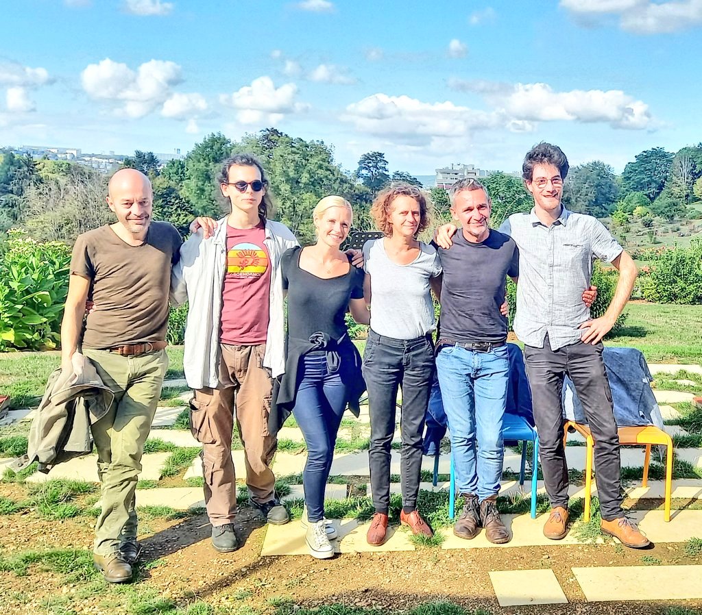 GaletJustine54's tweet image. Un super après-midi 🤩 Heureuse d&apos;avoir retrouvé @lessensdesmots &amp;amp; @AntoineDelefor1 pour 1 représentation de la pièce #DroneControl ! Une belle session d&apos;échanges avec le public sur le fonctionnement de la recherche, les enjeux actuels de l&apos;#IA &amp;amp; les nvx formats de médiation ! 👏