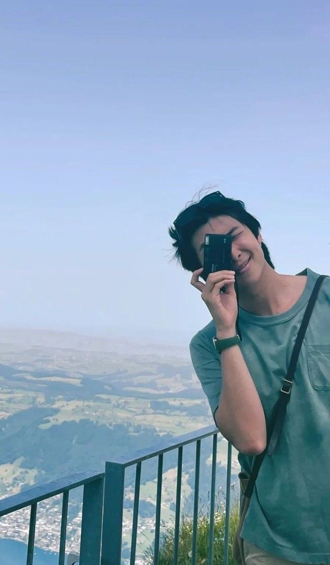 kthrares's tweet photo. feliz aniversário meu amor! eu te amo mais que tudo, obrigada por ser essa pessoa tão incrível, você merece o mundo, obrigada por me amar tanto e por se preocupar tanto com a gente, vc é o ser humano mais lindo do mundo, por dentro e por fora. Te amo, estarei com vc sempre! 💗💜 https://t.co/GnZeOGsZhC