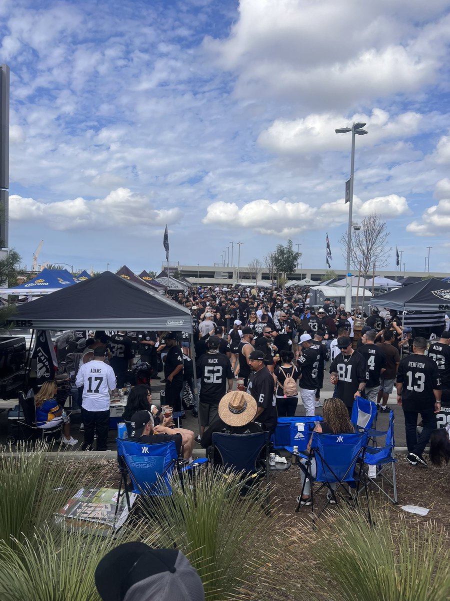 RAIDERS RUN LA