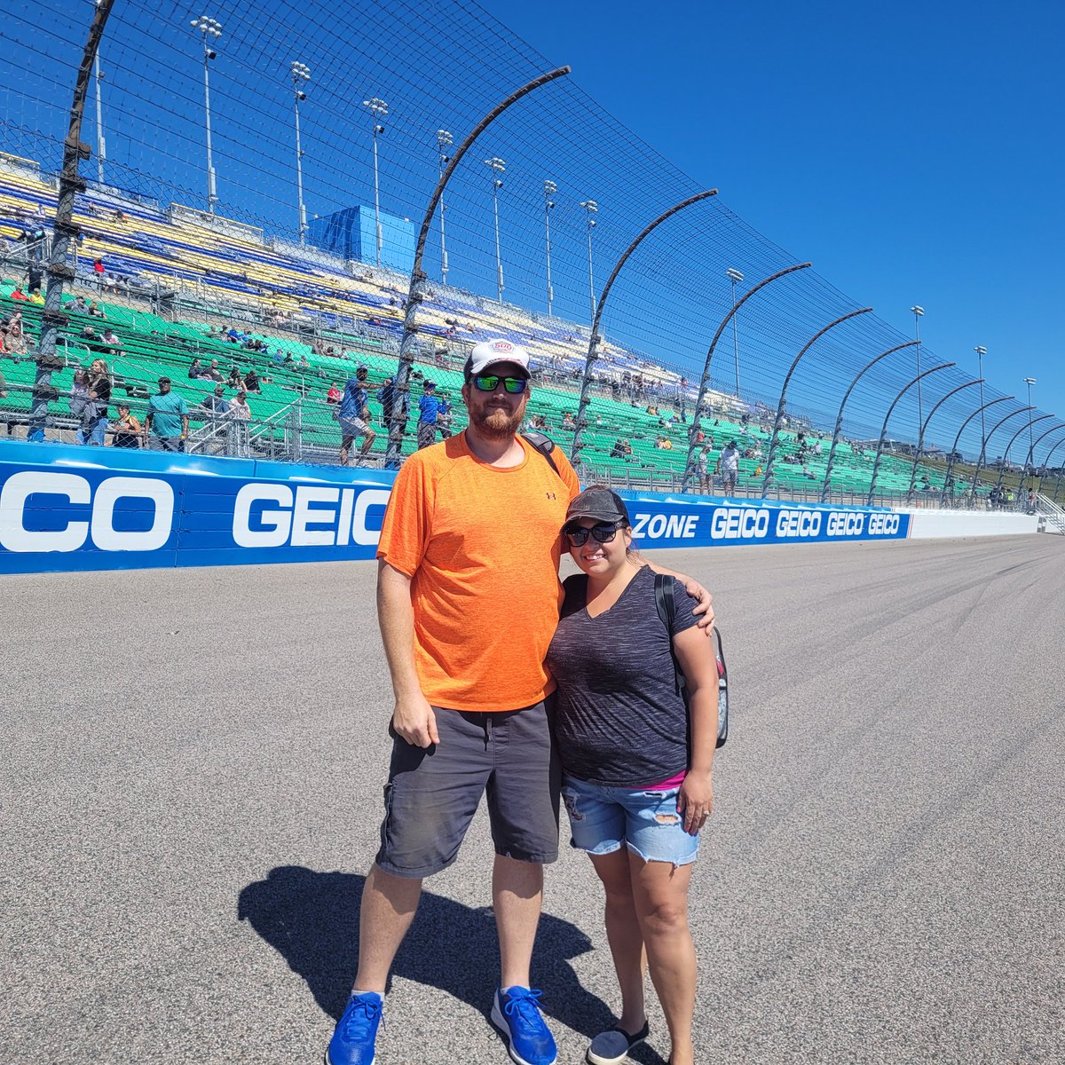 Brian54017972's tweet photo. #NASCARPlayoffs #HollywoodCasino400 https://t.co/v7tqZg7ncQ