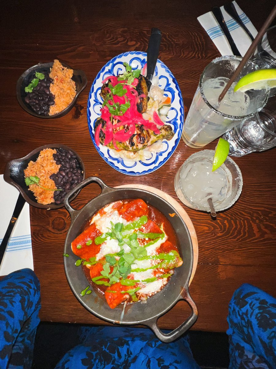 beau_tiffull's tweet photo. Date night ❤️✨ #Mexicancuisine  #Piebar https://t.co/f19w2rm3eE