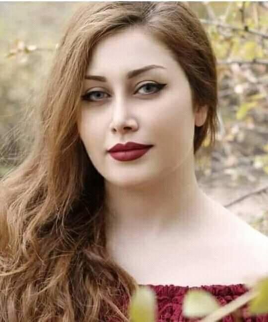 mstfy25951094's tweet photo. لن أُشبهُكِ بالورود ..كي لا أُعطي الفراشات حقَ تقبيلكِ ..❤.. https://t.co/1sPAU2qHCv