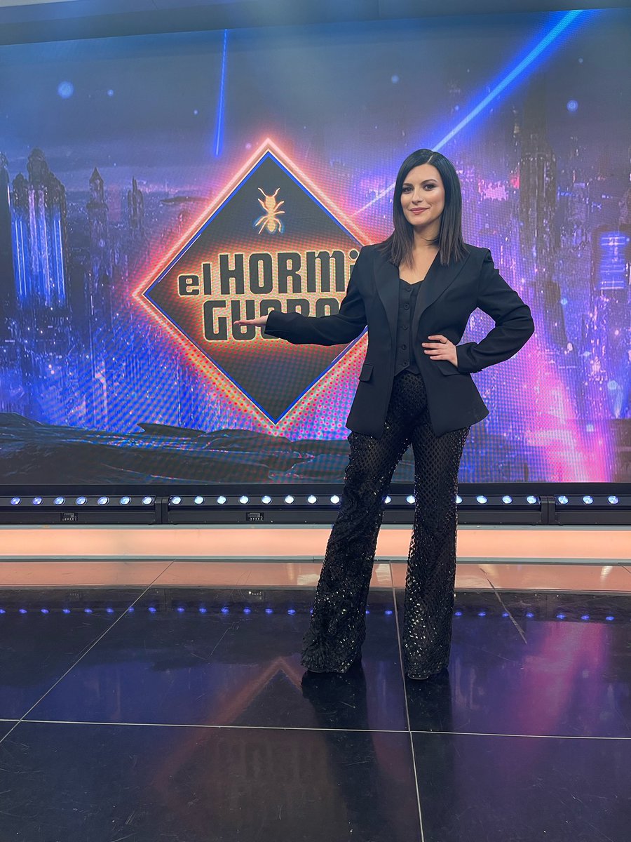 Laura Pausini tweet media