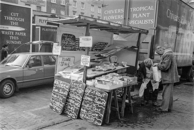 Fish Stall, Goodge Place, 1987

#goodgeplace #fitzrovia #london #petermarshall