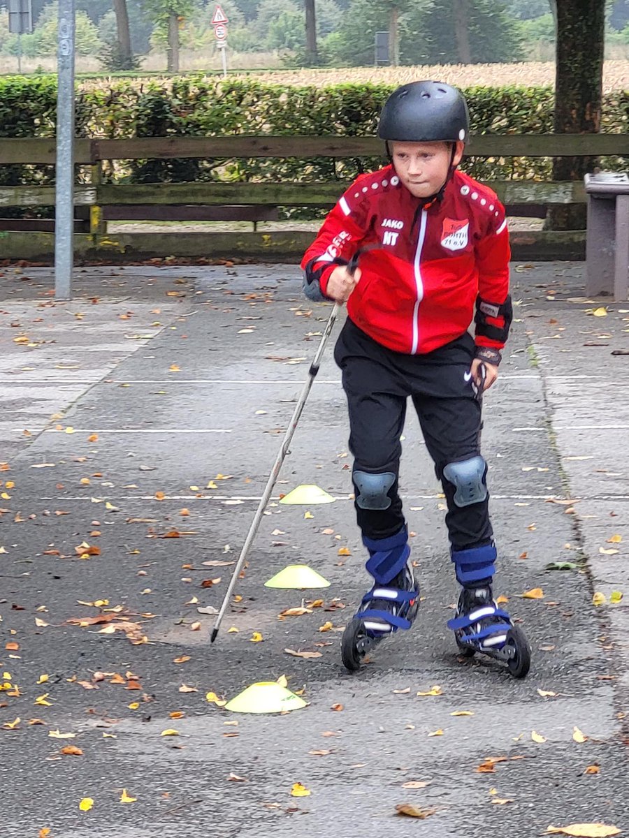 Zebra_1902's tweet photo. Heute mein erster #RollDichFit Kindertag in #Schermbeck. Die Kinder lernten heute spielerisch die Basics des #CrossSkatings. Wir hatten sehr viel Spaß. Im Oktober gibt es den nächsten Termin. https://t.co/DD72PS8Y8s #Breitensport #Langlauf  zu jeder #Jahreszeit https://t.co/5xsDexWx18