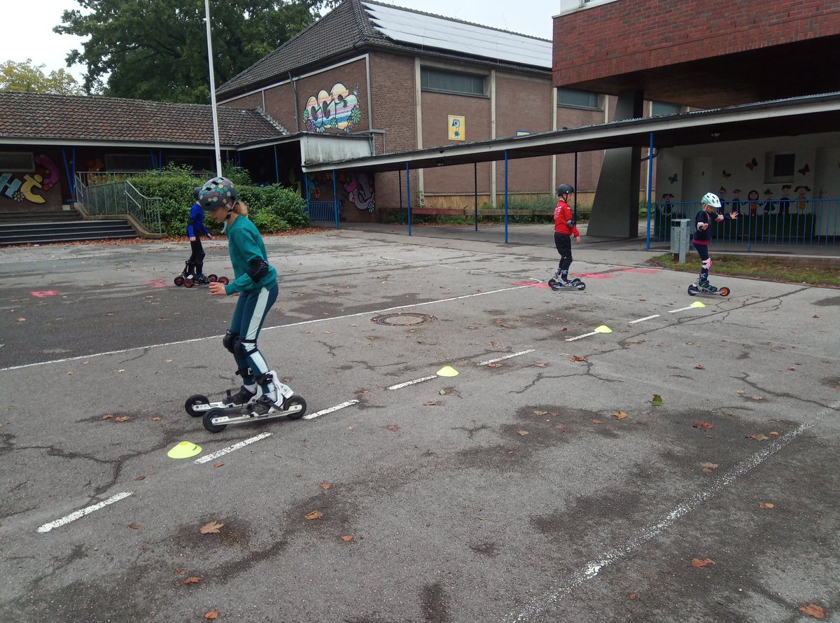 Heute mein erster #RollDichFit Kindertag in #Schermbeck. Die Kinder lernten heute spielerisch die Basics des #CrossSkatings. Wir hatten sehr viel Spaß. Im Oktober gibt es den nächsten Termin. RollDichFit.de #Breitensport #Langlauf  zu jeder #Jahreszeit